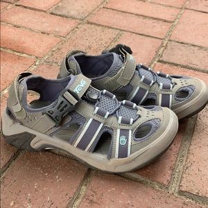 Women’s Teva’s water shoes